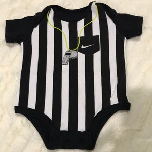 🏈 NIKE 0-3 Month Referee Bodysuit